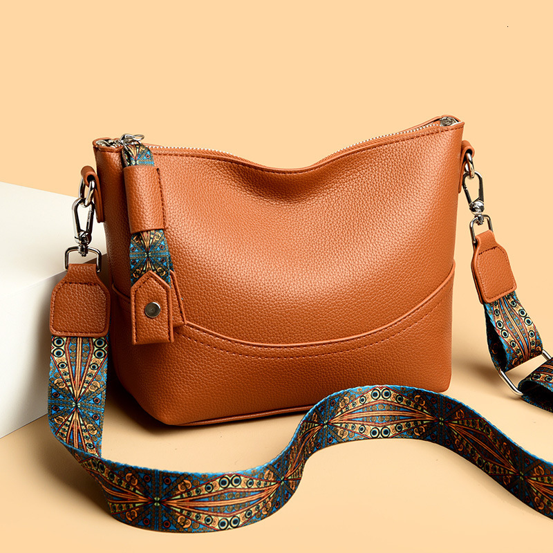 toteBag Shoulder bag ROSE NOIRE Women's New Spring Commuter Versatile End High Capacity Bucket Fashionable And Simple Single Shoulder Crossbody B