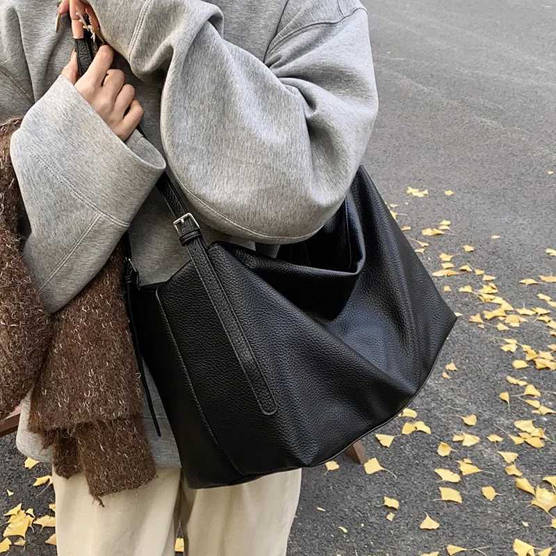 Brand Designer PU Leather and Oxford Patchwork Womens Shoulder Bag Retro Crossbody Bag Bucket Handbag Y250303