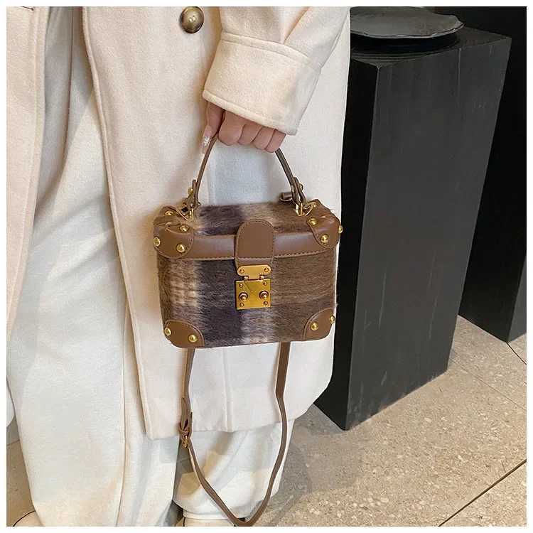 Luxury Designer Lock PU Leather and Wool Patchwork Womens Handbag Retro Crossbody Bag Small Bucket Tote Y250303