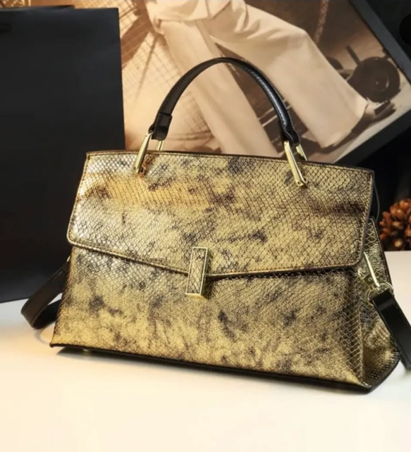 Designer 2025 Mom Crossbody Versatile, High End, Shiny Surface, Temperament, Snake Pattern Splicing Design, Handheld Shoulder Bag