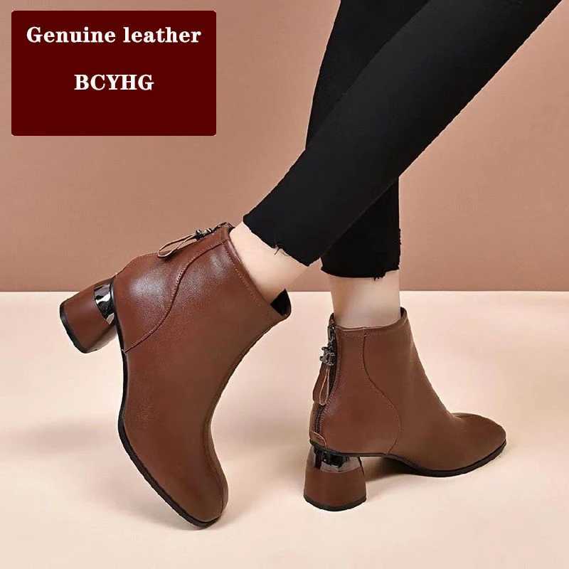 Luxury design square toe high top womens ankle boots leather thick soled high boots autumn and winter plush short boots Z250303