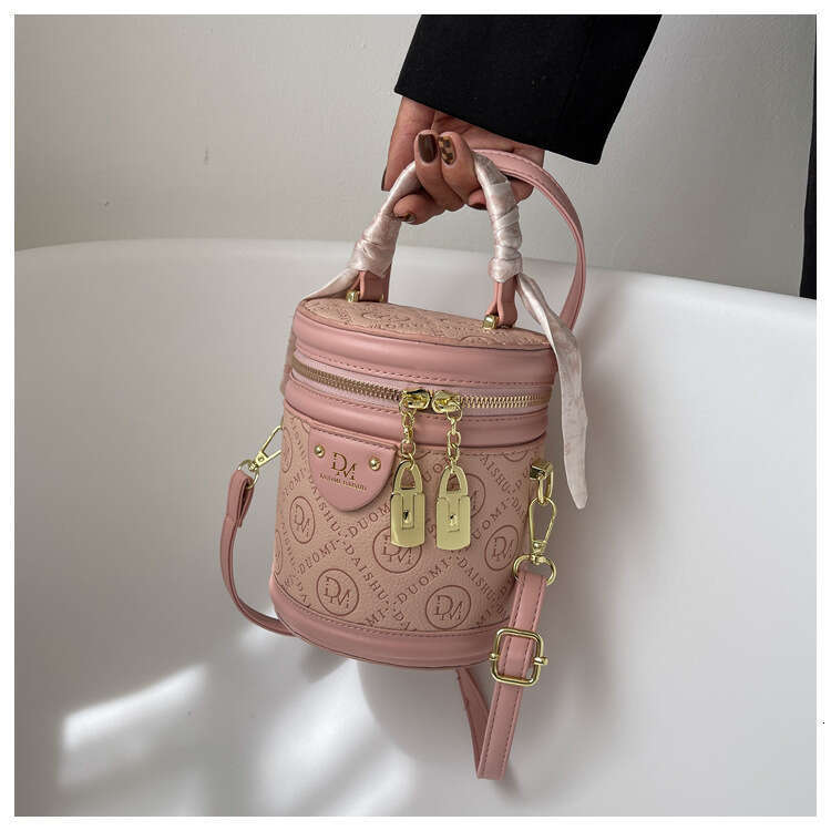 Solid color texture small for women's autumn 2025 new trendy and fashionable niche hand-held circular bucket crossbody bag