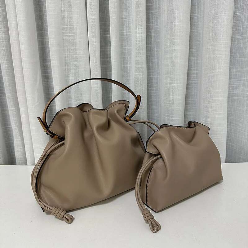 New Women's Fashion Drawstring Lucky Bucket Messenger Bag Versatile And Fashionable Pleated Handbag