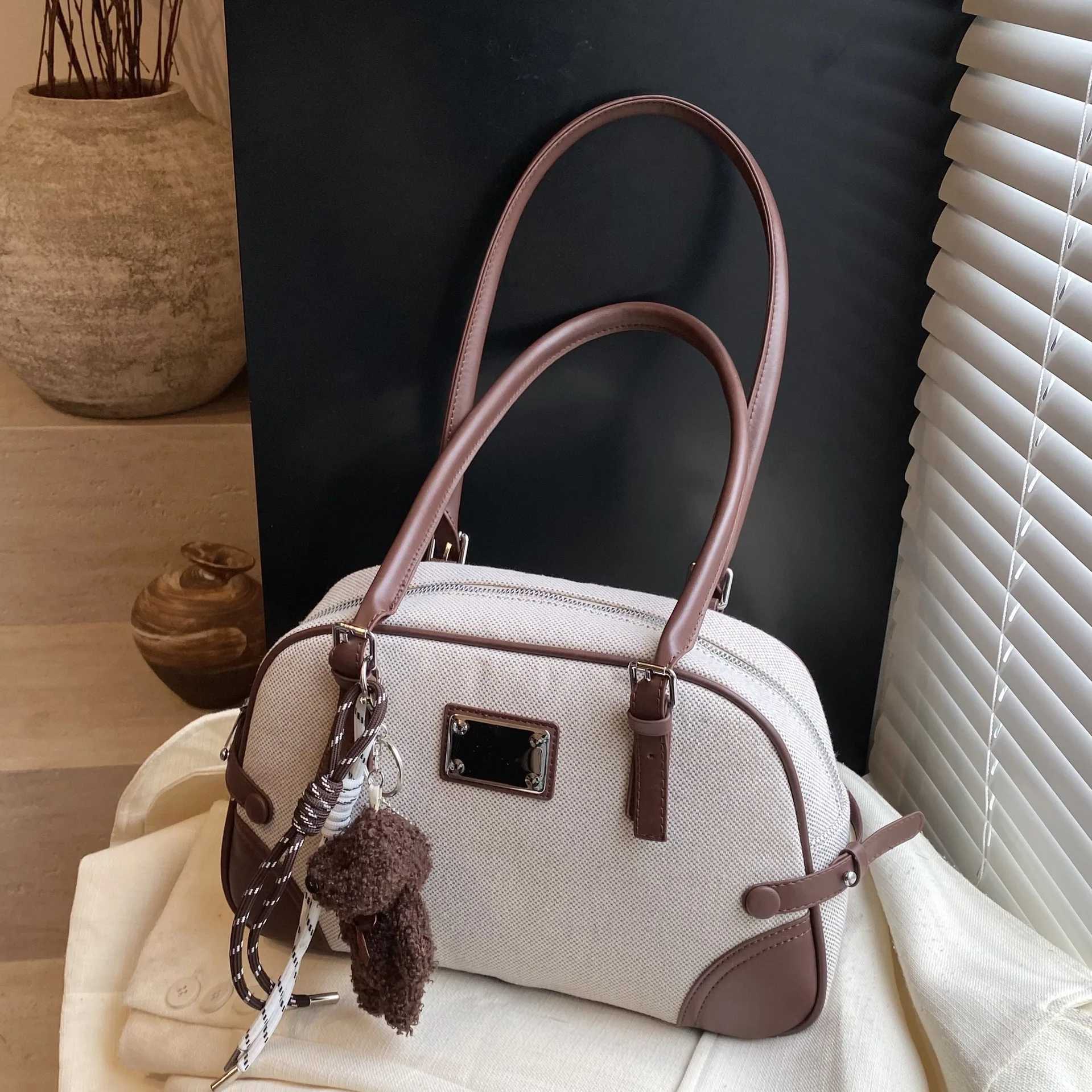 Brand Designer PU Leather and Canvas Patchwork Womens Shoulder Bag Retro Pendant Crossbody Bag Shell Handbag Y250303
