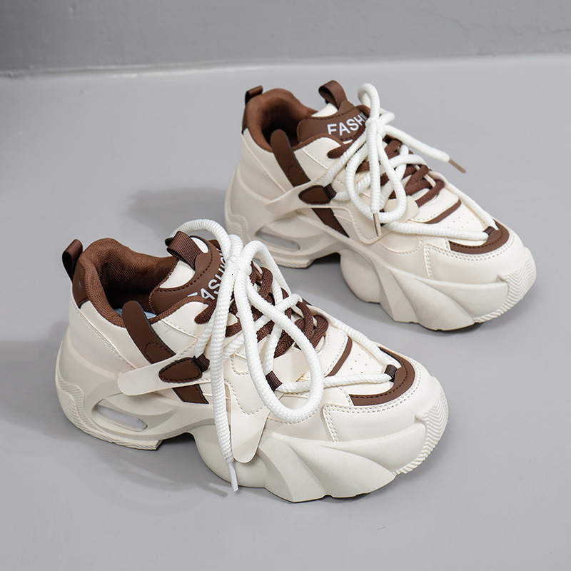 2025 New Men's and Women's Sports White Shoes Spring Designer Shoes Outdoor Sports Running Leisure Thick soled Shoes YB2802