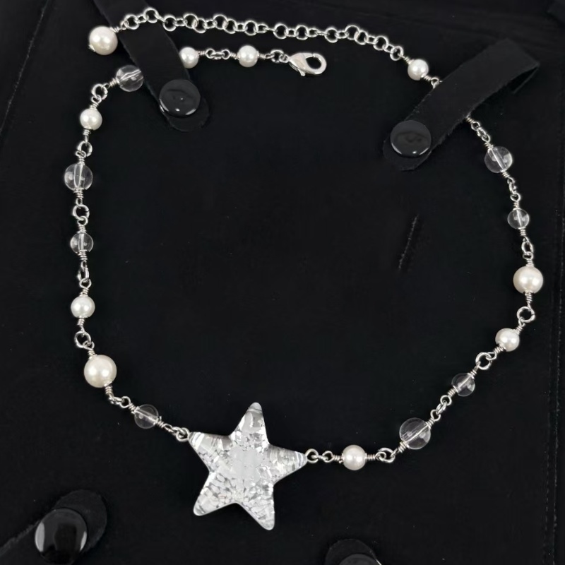 New Italy Fashion Women Luxury Necklace Jewelry White Gold Plated White Letters Acrylic Bling Shell Pendant Necklaces For Friends Nice Gift