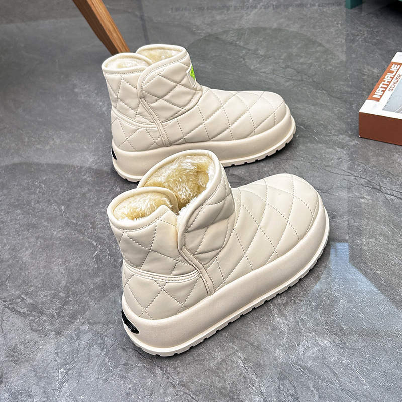 2025 Winter Designer s New Short Velvet Warm Cotton Fashion White Brown Black Thick Velvet Women s Short Boots Outdoor Non Slip Shoes