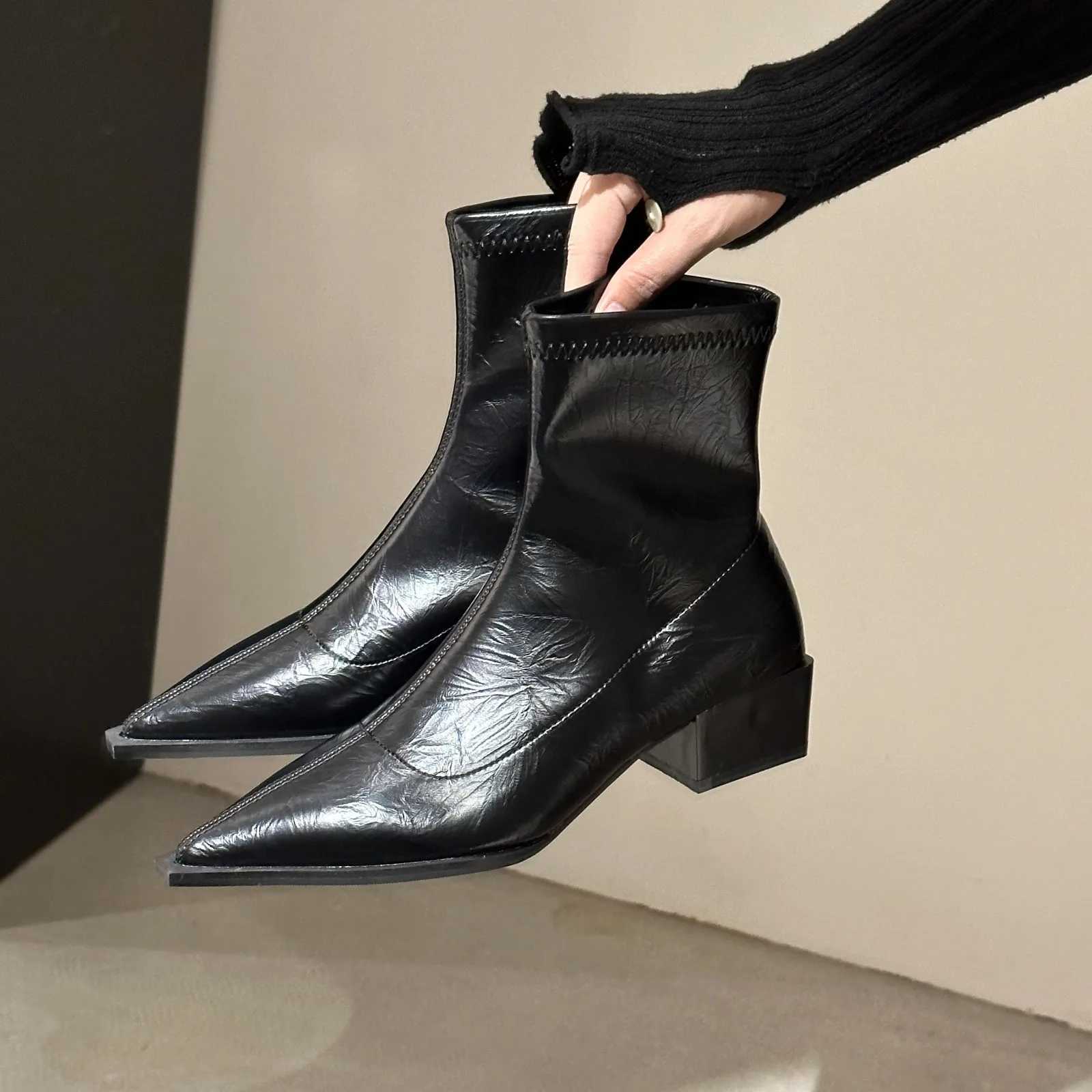 Womens Boots Autumn Pointe Shoes Winter Footwear Boots-Women Luxury Designer Rubber Pointy Med 2024 Ladies Fashion Rock Z250303