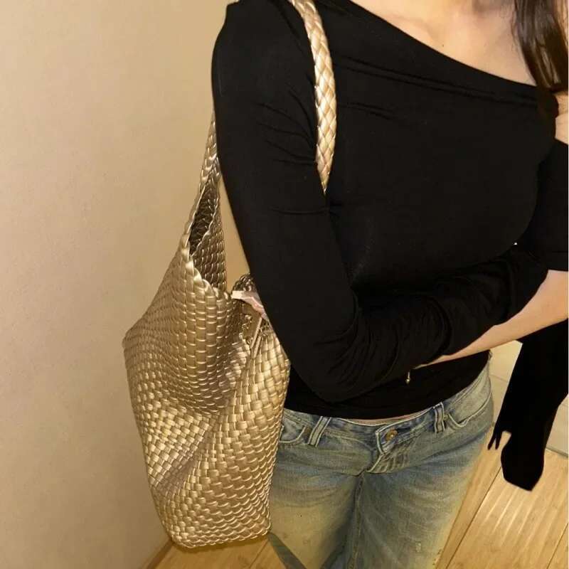 Champagne Woven Tote For Women With Large Capacity And High-End Feel, Hand-Held Bill Of Lading Shoulder Bucket Bag
