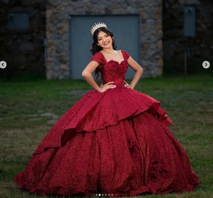 Glitter Burgundy Sequin Quinceanera Dresses Straps Off Shoulder Sweetheart Neckline Shiny Princess Sweet 16 Dress Prom Party Ball Gown