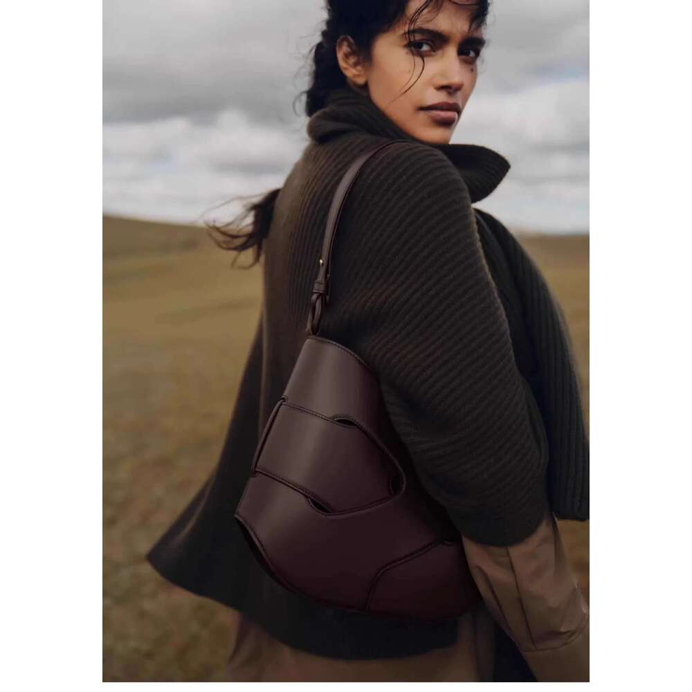 High Grade Leather New Brand Designer Fashion Retro Smooth Woven Kinky Women's Large Capacity Underarm Bag