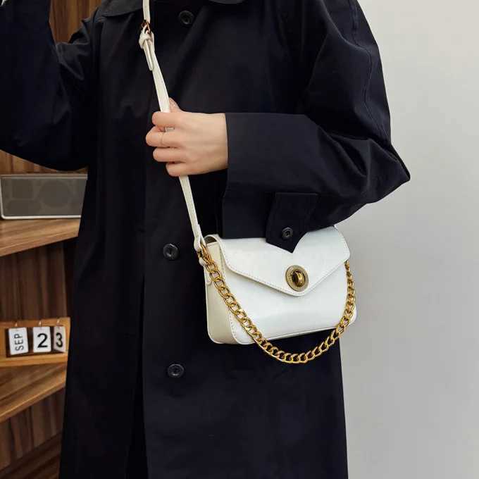 Luxury Women Brand PU Leather Crossbody Bag Retro Chain Lock Flap Small Messenger Shoulder Bag Y250303