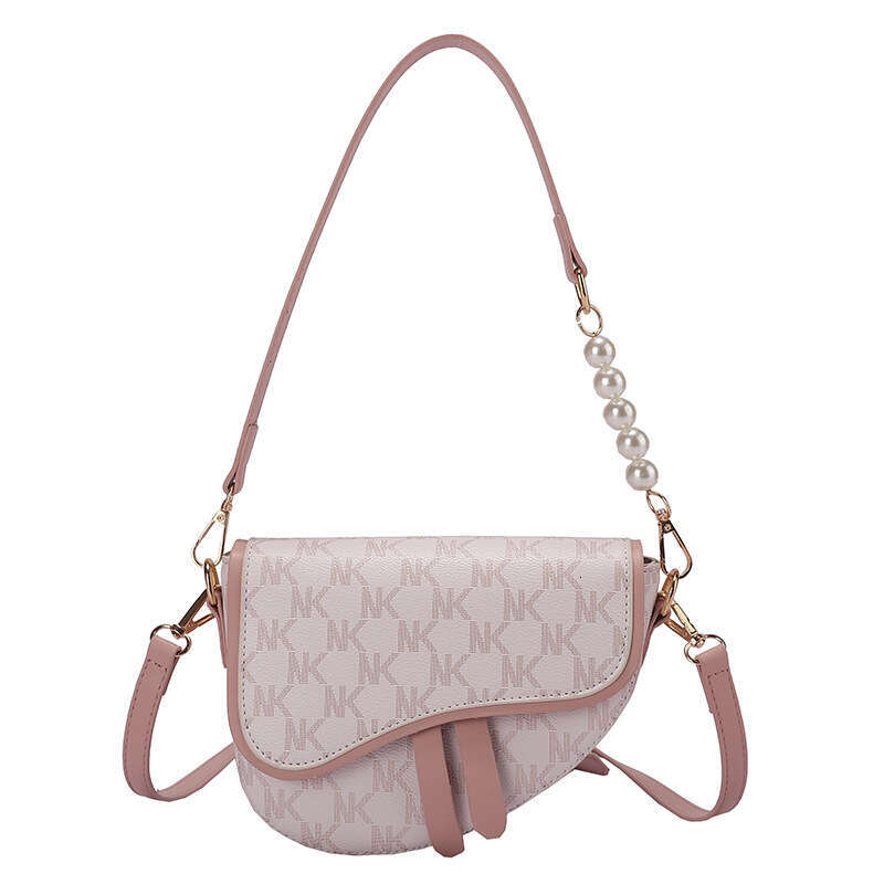 Women's 2025 spring/summer new item niche contrasting letter saddle fashionable high-end texture single shoulder crossbody bag