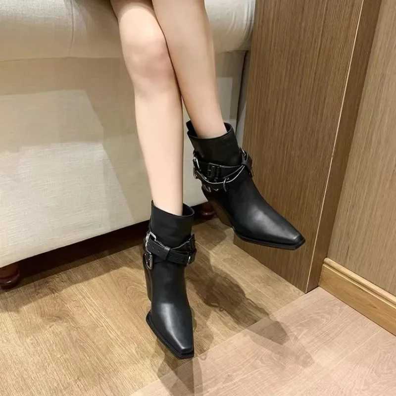 Belt Buckle Women Short Boots Squared Toe Genuine Laether Cool Fashion Designer Luxury Cowboy Knight Booties New Shoe Z250303