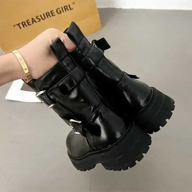 New Luxury Leather Ankle Boots Women Chunky Heel Flat Biker Boots Belt Metal Buckle Design Platform Boots for Women Combat Boots Z250303