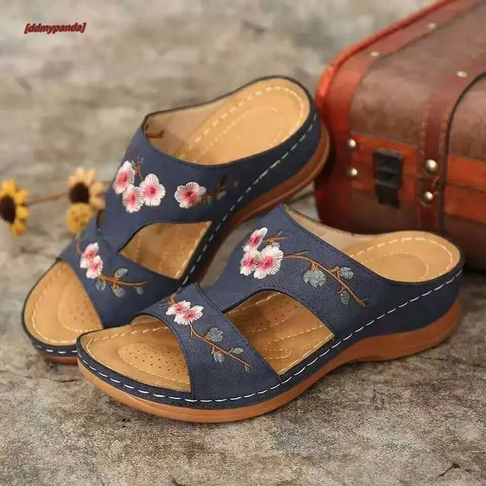 Women's Casual Slippers Fashion Hollow wers Wedge Sandals Outdoor Embroidered Platform Comfortable Beach Shoes Chinelo Nuvem #ddmypanda