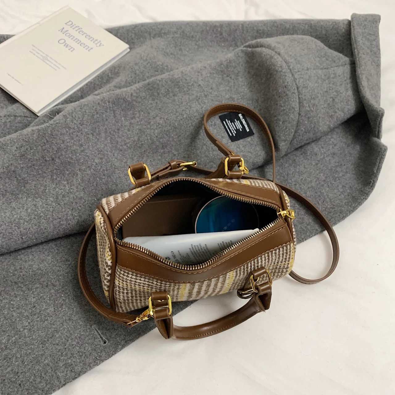 Paid Lamb Woolen Shoulder Bag for Women Winter Handbag - Fashion Crossbody Bags Fashion Small Square Satchel Black Coffee Y250303