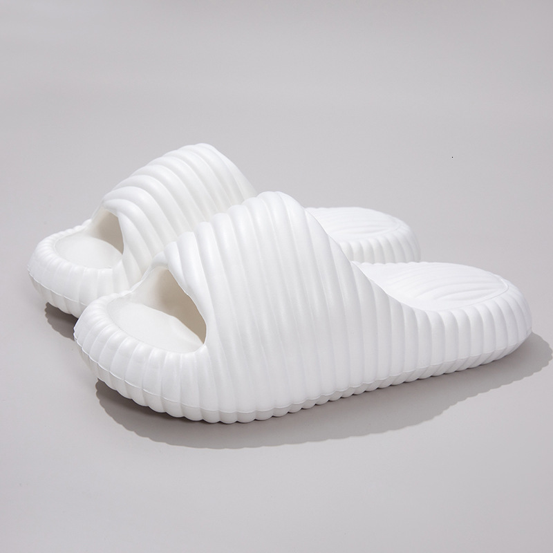Men's straight drag 2025 new style, couple's soft thick bottom, summer outdoor air cushion, anti slip designer sandals