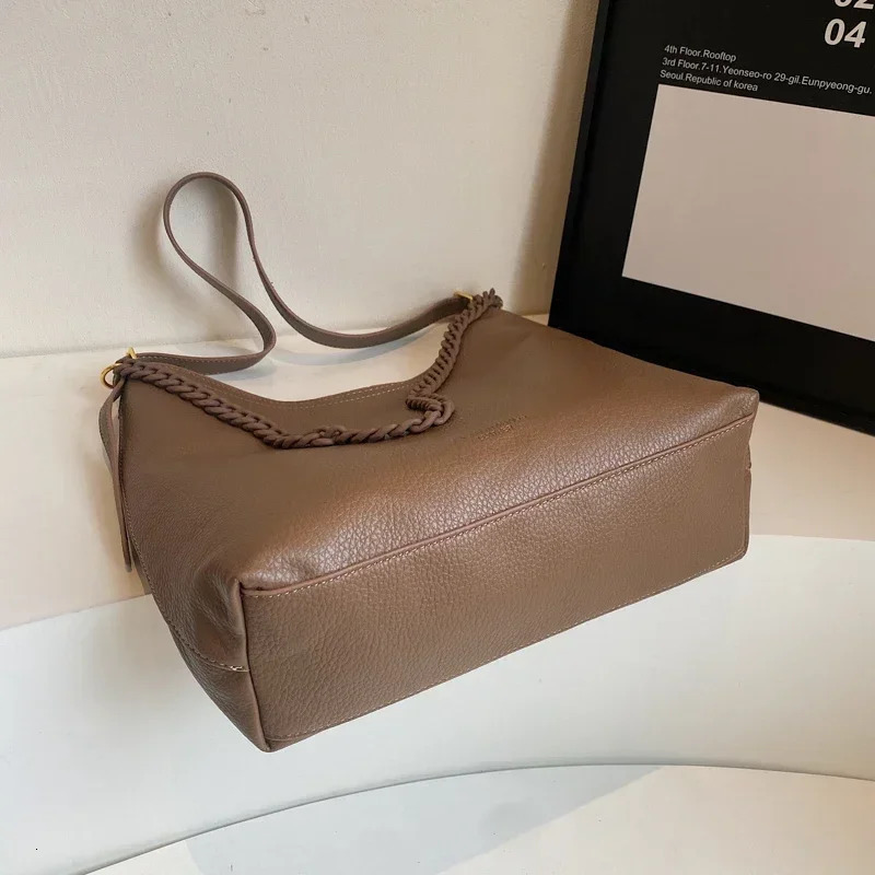Large Capacity Bag for Women Niche Simple Chain Shoulder Crossbody Bag for Work Commuting Tote Bag Carrying Bag 250228