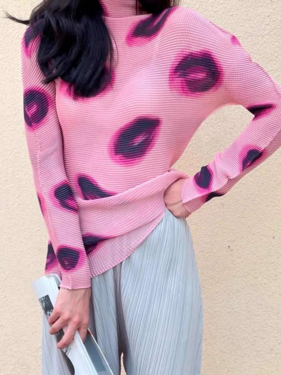 Miyake Pleated Sexy Lip Print High Neck T-Shirt Women 2024 Summer New Short Long Sleeve Jumper Designer Fashion Top