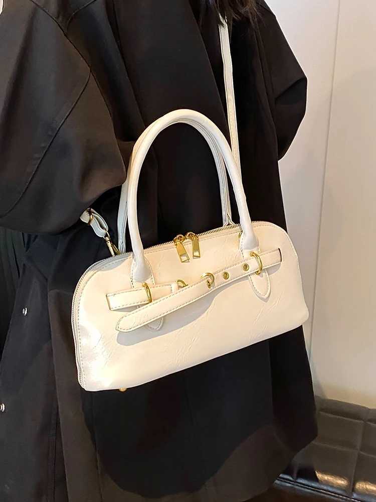 Oil Wax Leather Shoulder Bag 2024 Autumn New Solid Color Womens Handbag Womens Classic Red Wedding Bag Z250303