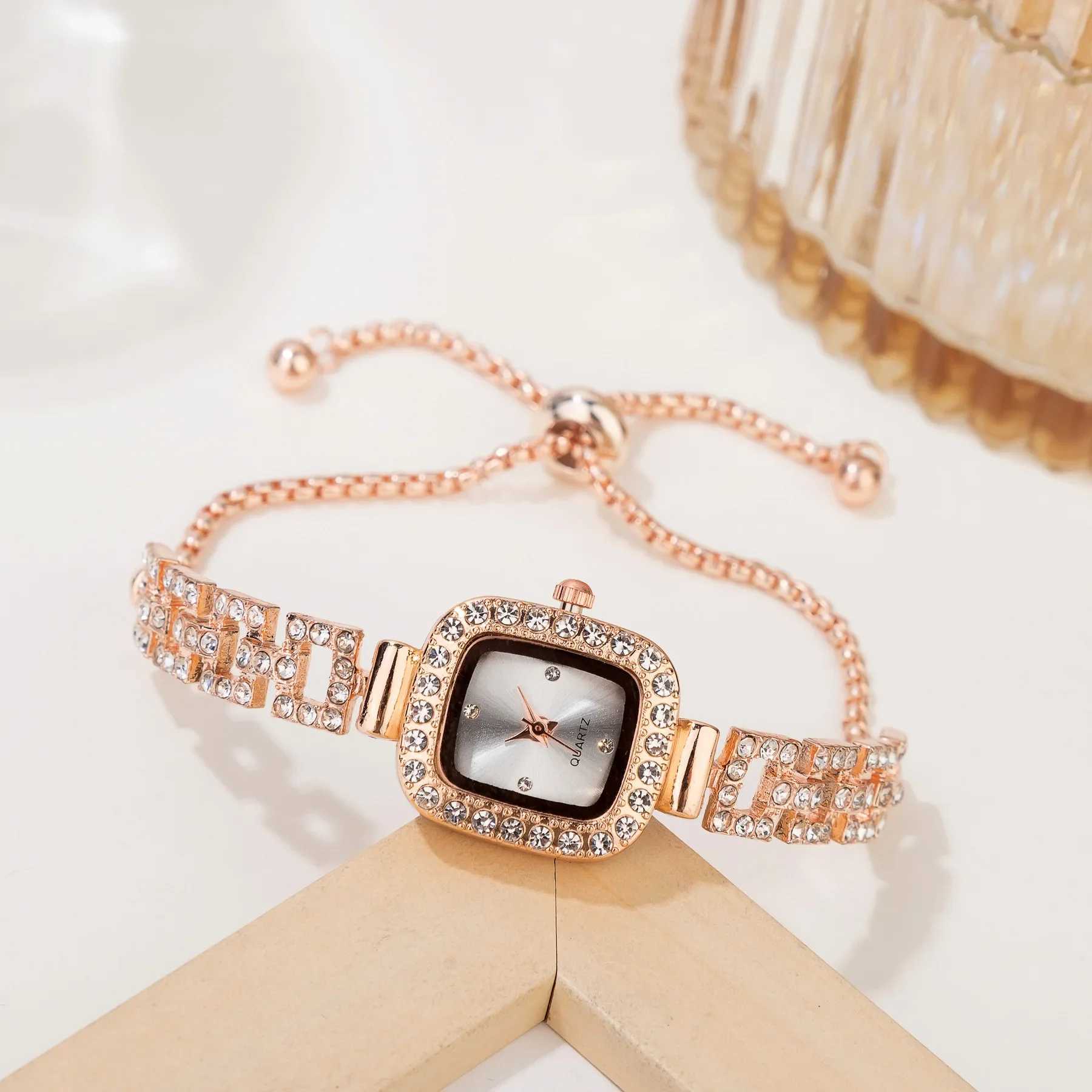 Luxury Bracelet Womens Diamond Crystal Elegant Quartz WatchXJ250304