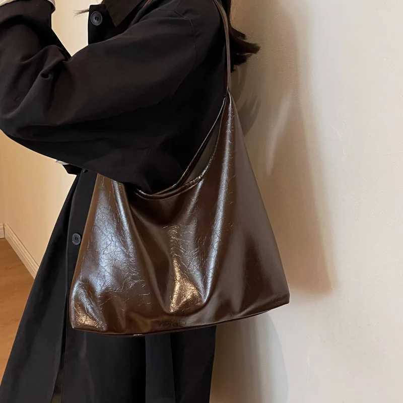 Soft PU Leather Quality Underarm Bag Vintage Wine Red Ladies Shoulder Bag Commuter Large Handbag Womens Versatile Tote Bag Z250303