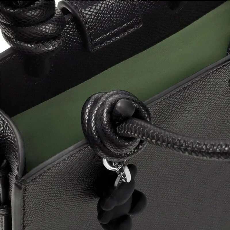 High Quality New Women's Solid Color Trend Shoulder Brand Design Crossbody Mobile Versatile Cosmetic Storage Bag