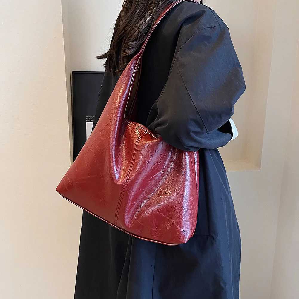 Soft PU leather shoulder bag vintage wine red womens shoulder bag commuting large handbag womens wedding handbag Z250303