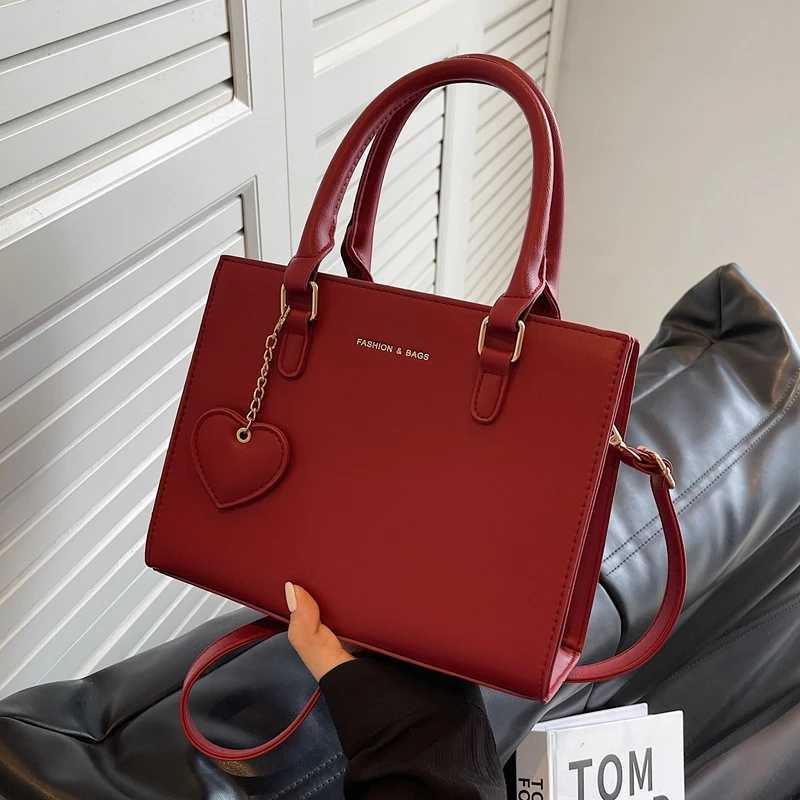 Red PU Cross Body Bag 2023 Womens PU Soft Leather Zipper Love Pendant Luxury Shoulder Bag Casual Fashion Wedding Party Handbag Z250303