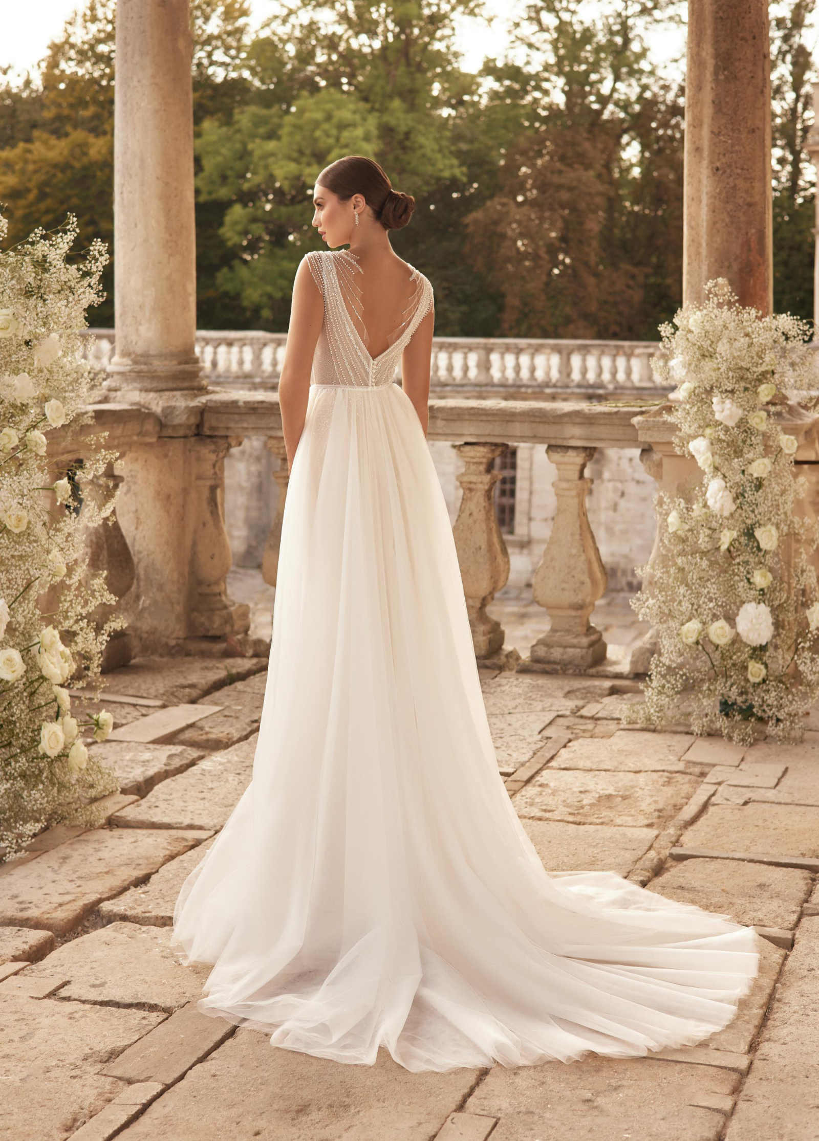 Elegant A Line Wedding Dresses Sleeveless Lace Appliques Beads Lace With Spaghetti Strap Bling Sequins Bridal Gowns Special Occasion Sweep Train Vesti