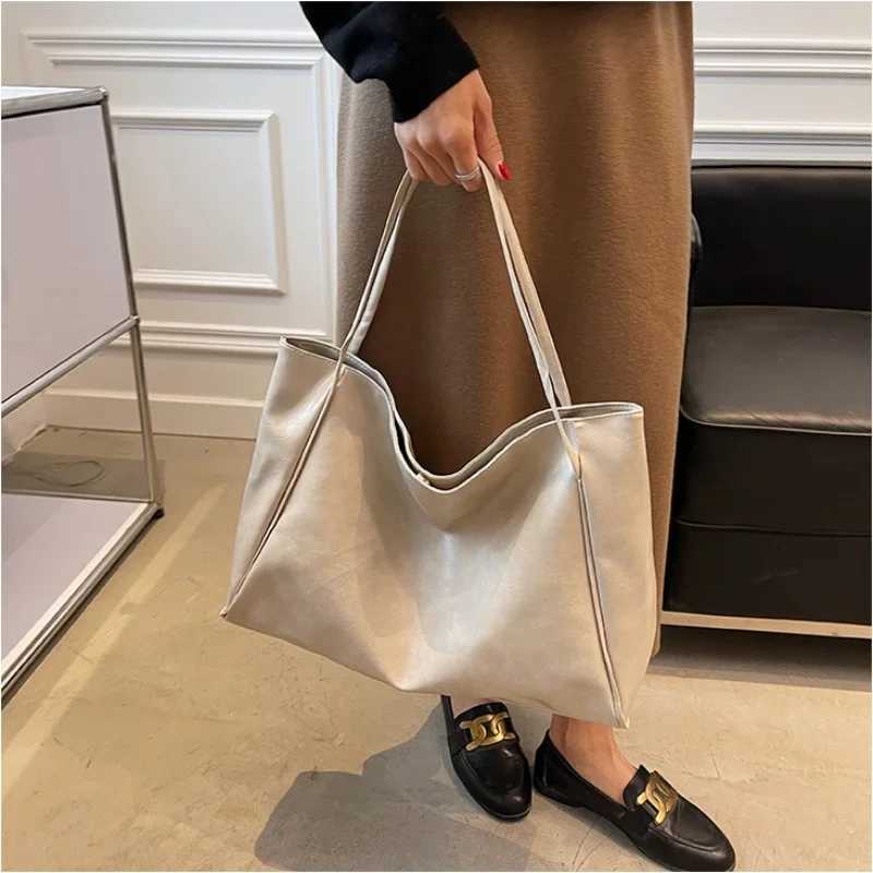 Vintage Red Womens Tote Bag Athletic Casual Fashion Large Capacity Leather Shoulder Bag Shopper Harajuku Simple Handbag Bag Z250303