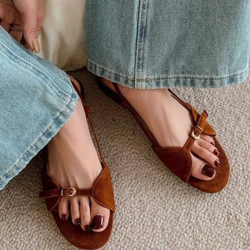 Vintage Line with Flat Sandals Design Sense Open Toe Slippers Casual Holiday Beach Shoes Light Single Shoes Luxury Sandals Z250304