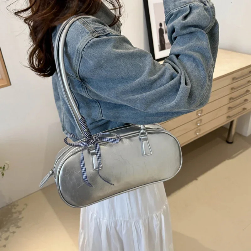 Large Capacity Silver Bag Women Portable Pillow AllMatch Shoulder Underarm Womens Handbag Casual Boston Commuting Bags 250303