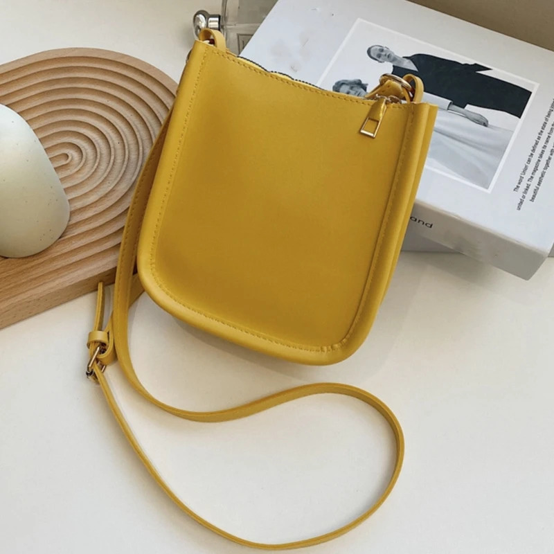Women Simple Crossbody Phone Bag Casual PU Leather Shoulder Bag Female Solid Color Daily Shopping Handbag with Zipper Closure 250303