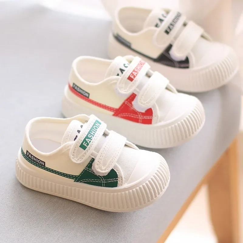 Spring and autumn fashion childrens canvas shoes casual sports boys girls soft rubber sole flat 2126 250303