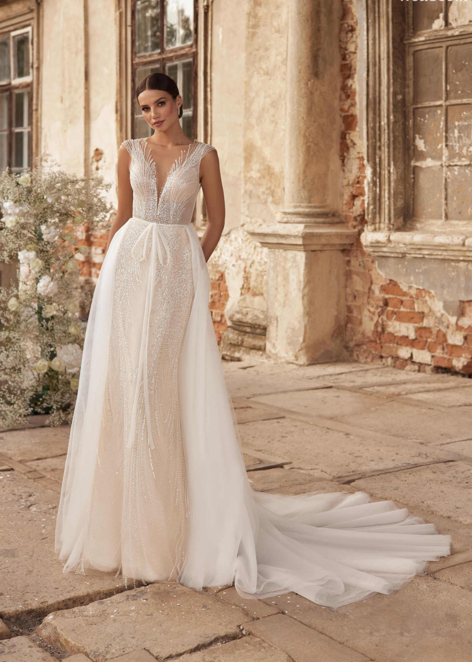 Elegant A Line Wedding Dresses Sleeveless Lace Appliques Beads Lace With Spaghetti Strap Bling Sequins Bridal Gowns Special Occasion Sweep Train Vesti
