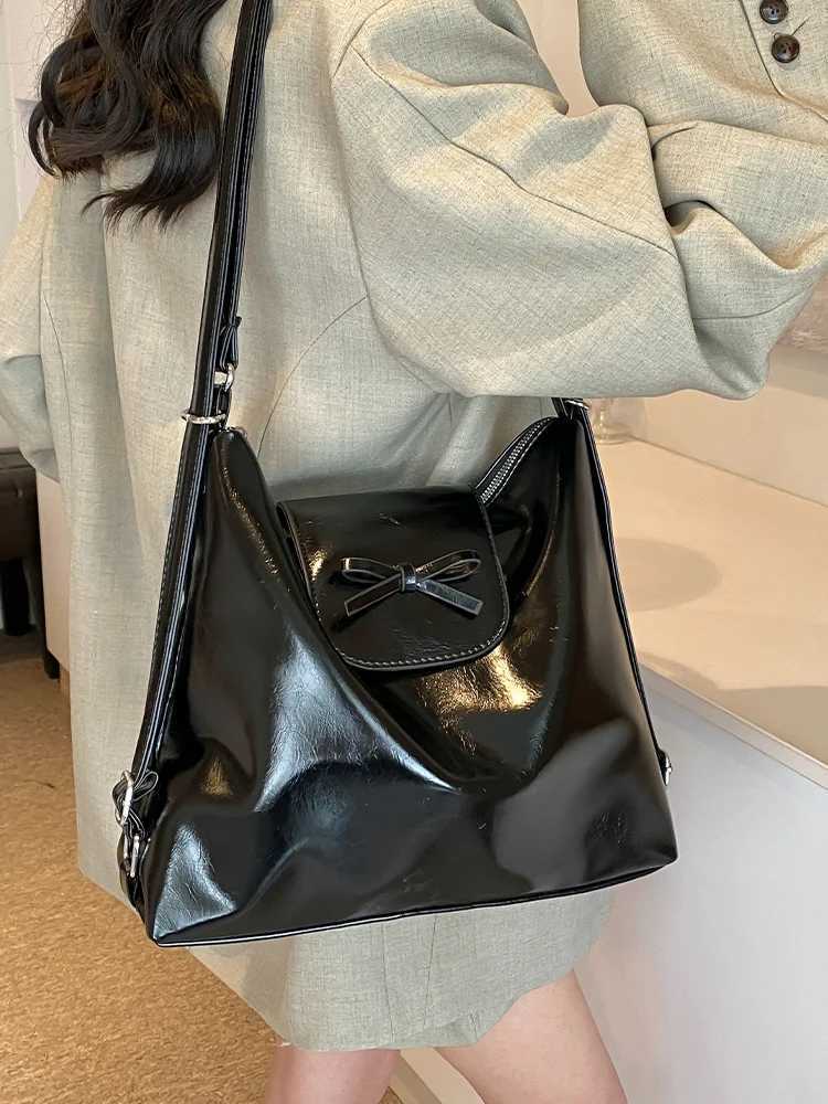 Red Travel Backpack for Women 2024 New Bow One Shoulder Bag Large Capacity Bucket Handbags Multi-purpose Commute Crossbody Bags Z250303