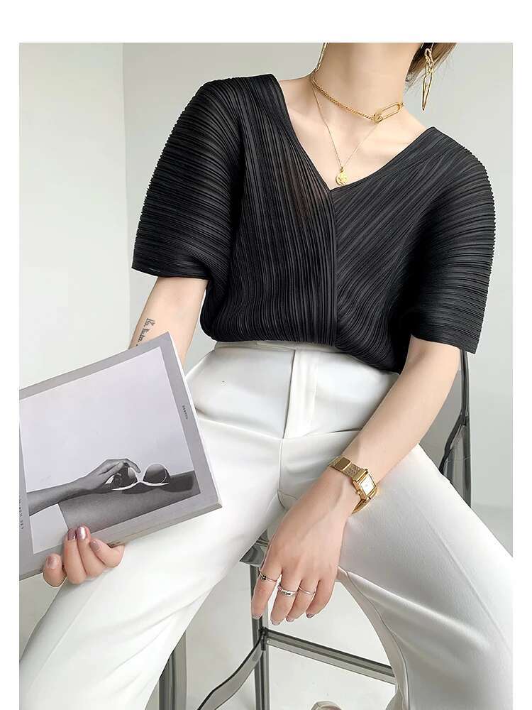 Miyake Pleated Designer Clothes 2022 New Summer Korean High Fashion Women V-Neck Chiffon T-Shirt Bat Sleeve Tops