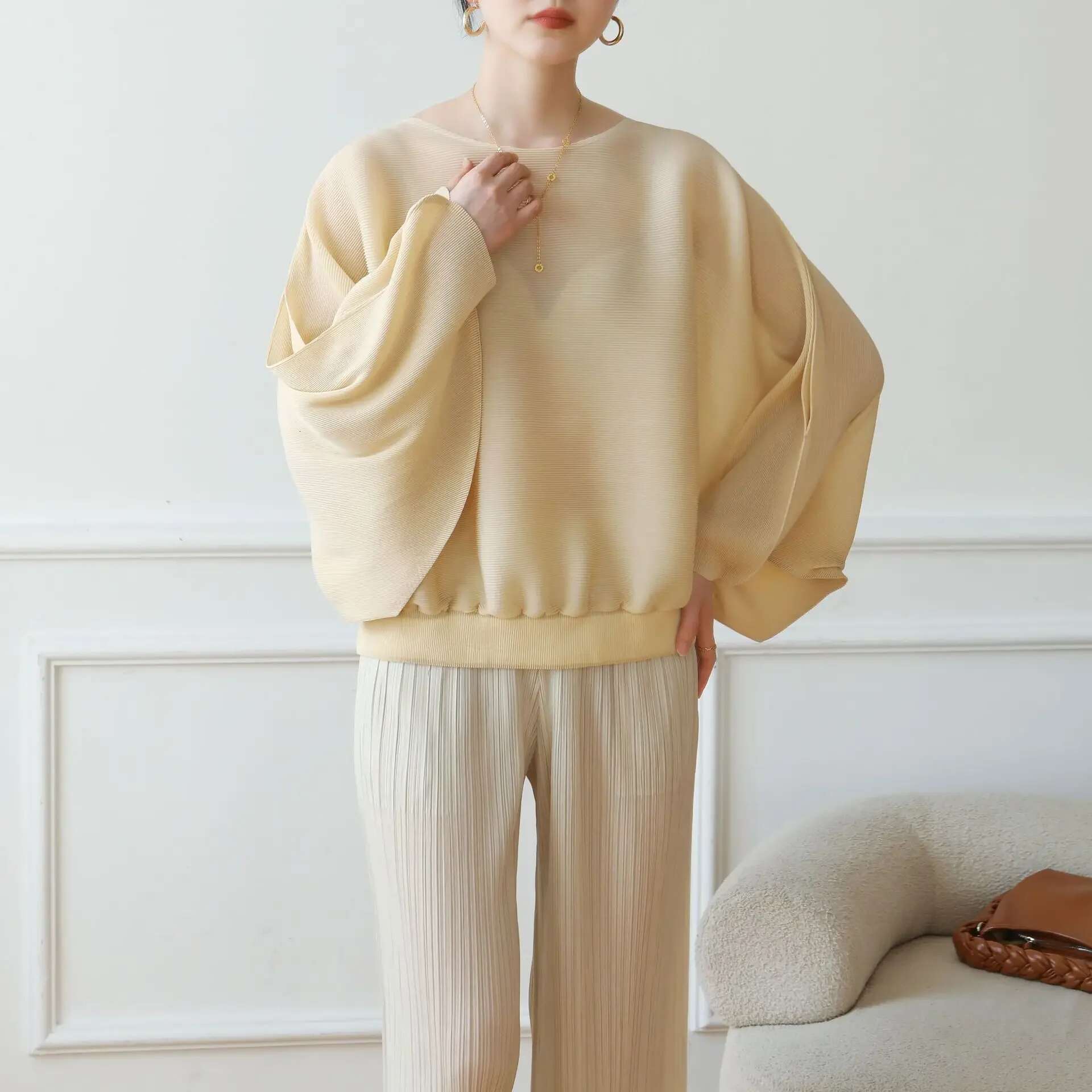 SXZ T-Shirt 2025 Early Spring New Miyake High-End Pleats Designer Model Slouchy Style Loose Casual Top Women Clothing
