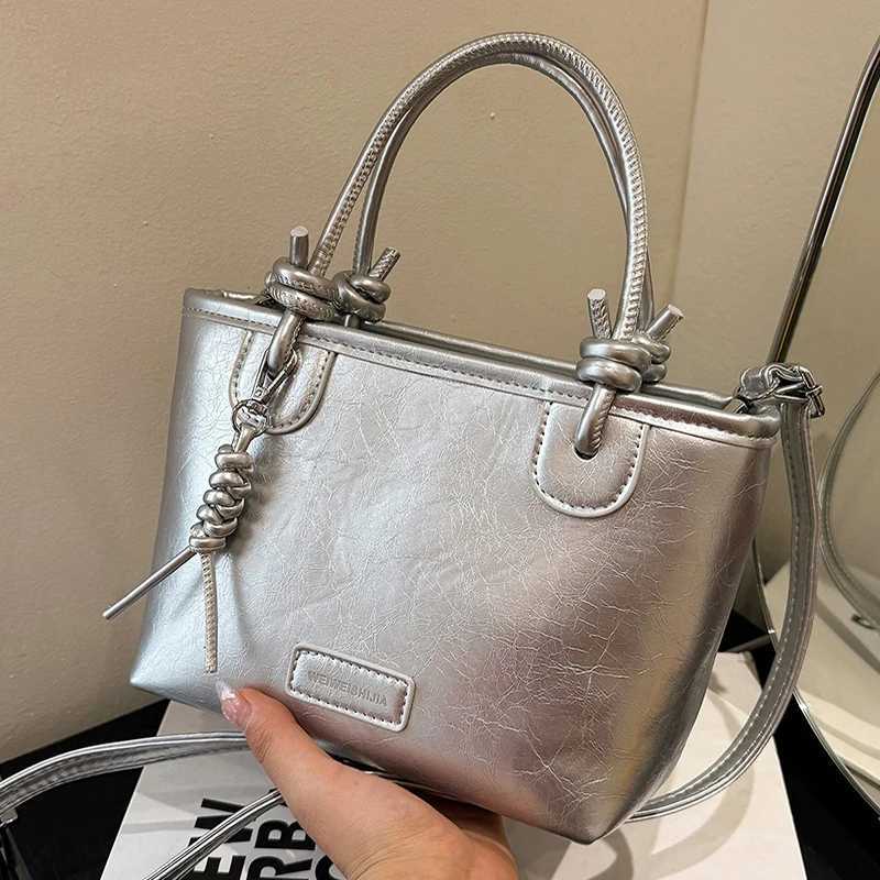 Fashion Versatile Red Handbags For Women 2024 New Simple PU Leather Crossbody Bags Shopping Commuting Female Bucket Purses Z250303