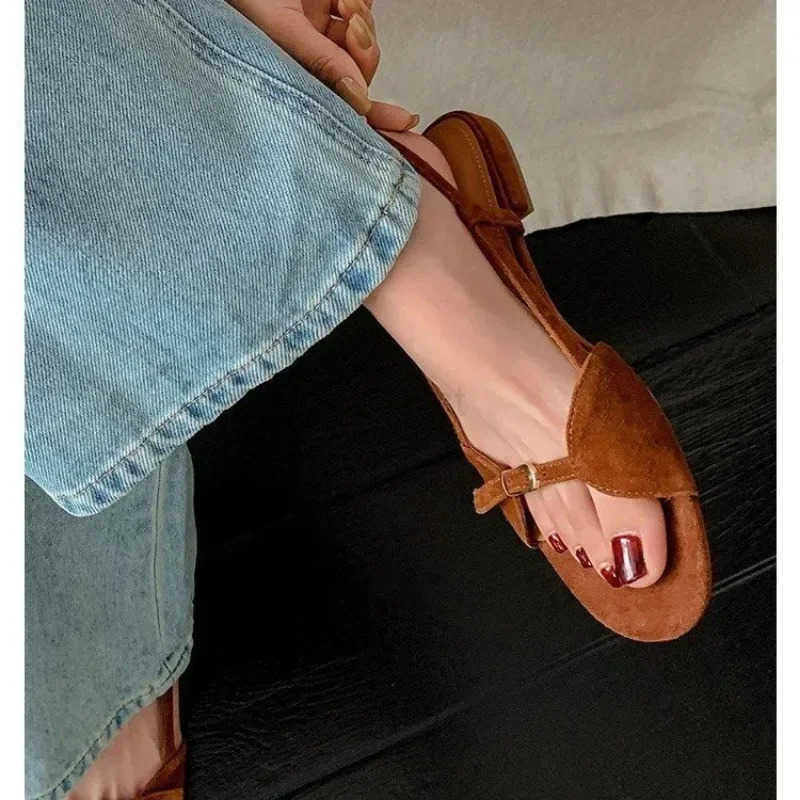 Vintage Line with Flat Sandals Design Sense Open Toe Slippers Casual Holiday Beach Shoes Light Single Shoes Luxury Sandals Z250304