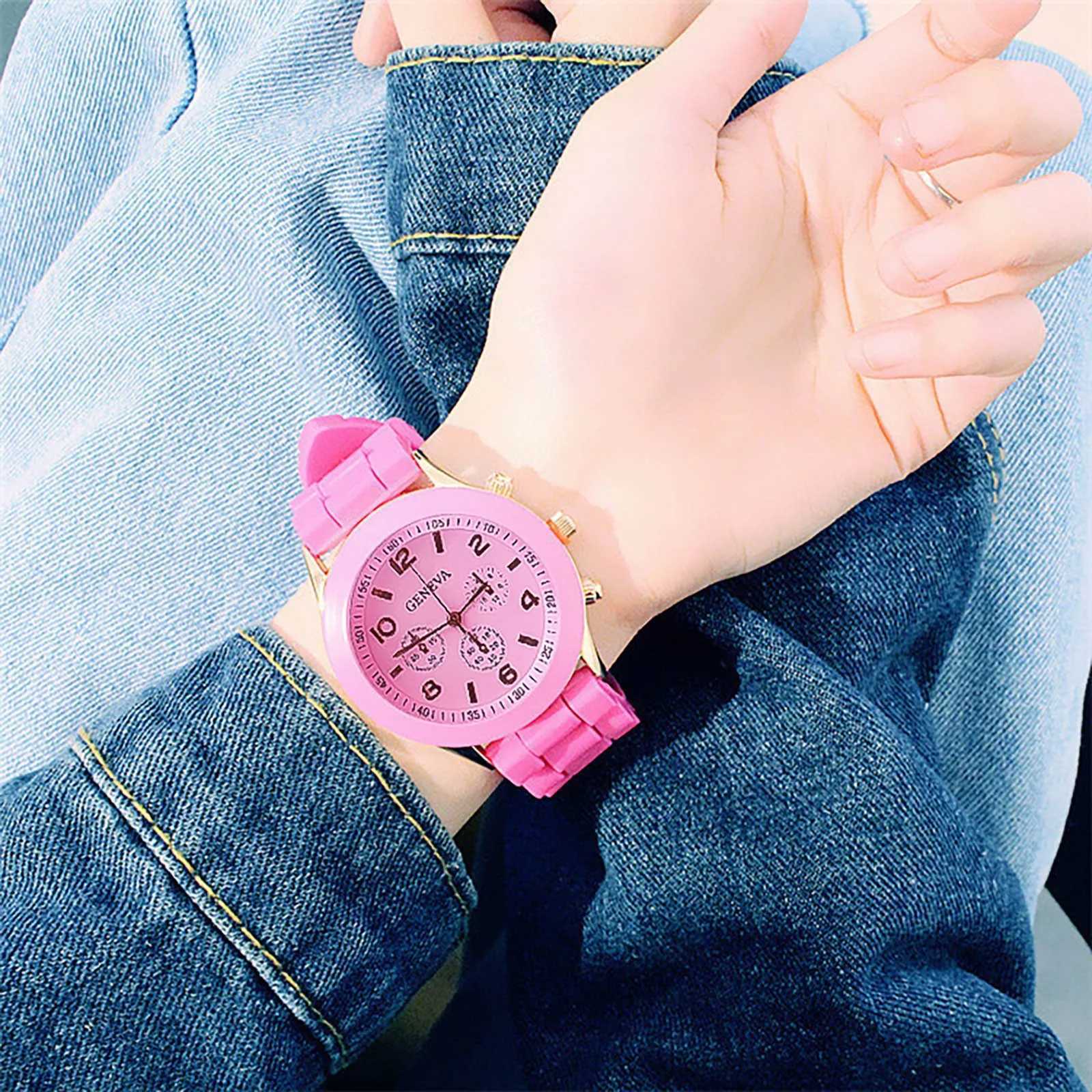 Womens 2025 New Fashion Luxury Brand WomenS Sile Str Quartz Wrist For Female Quartz DecorationsXJ250304