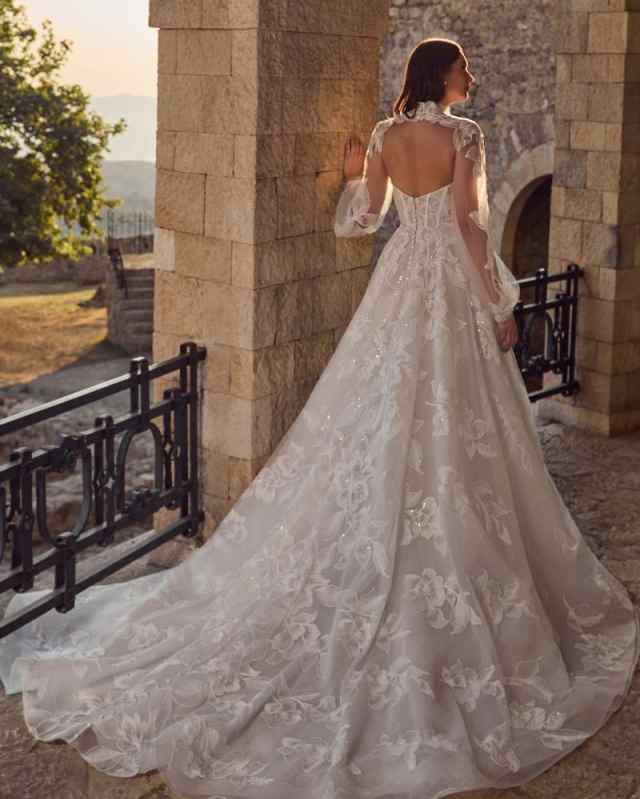 2025 New Fashion Graceful A Line Wedding Dresses With Strapless Lace Appliques Beads Lace Bling Sequins Bridal Gowns Special Occasion Sweep Train Vest