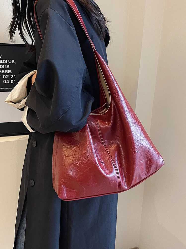 Leisure Soft Leather Large Capacity Handbag for Women 2025 New Fashion Red Wedding Bride Shoulder Bags Tote Bucket Bags Z250303