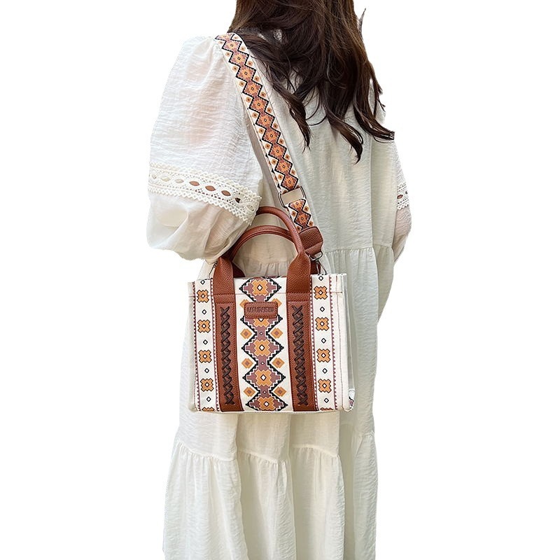 Women's Fashion Single Shoulder Crossbody Bag New Cotton And Hemp Printed Bohemian Portable Women's Bag