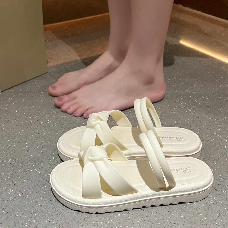 2025 New Summer Slippers Wearing Small Fragrant Designer Women's Thick Bottom Sandals Super Popular Beach French Women's Singles Trendy Casu