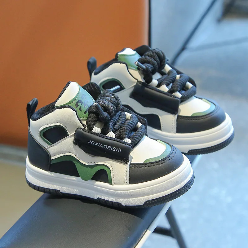 Childrens leather boots fashionable and non slip childrens school tennis shoes spring autumn Versatile boys girls running sports soft 250303