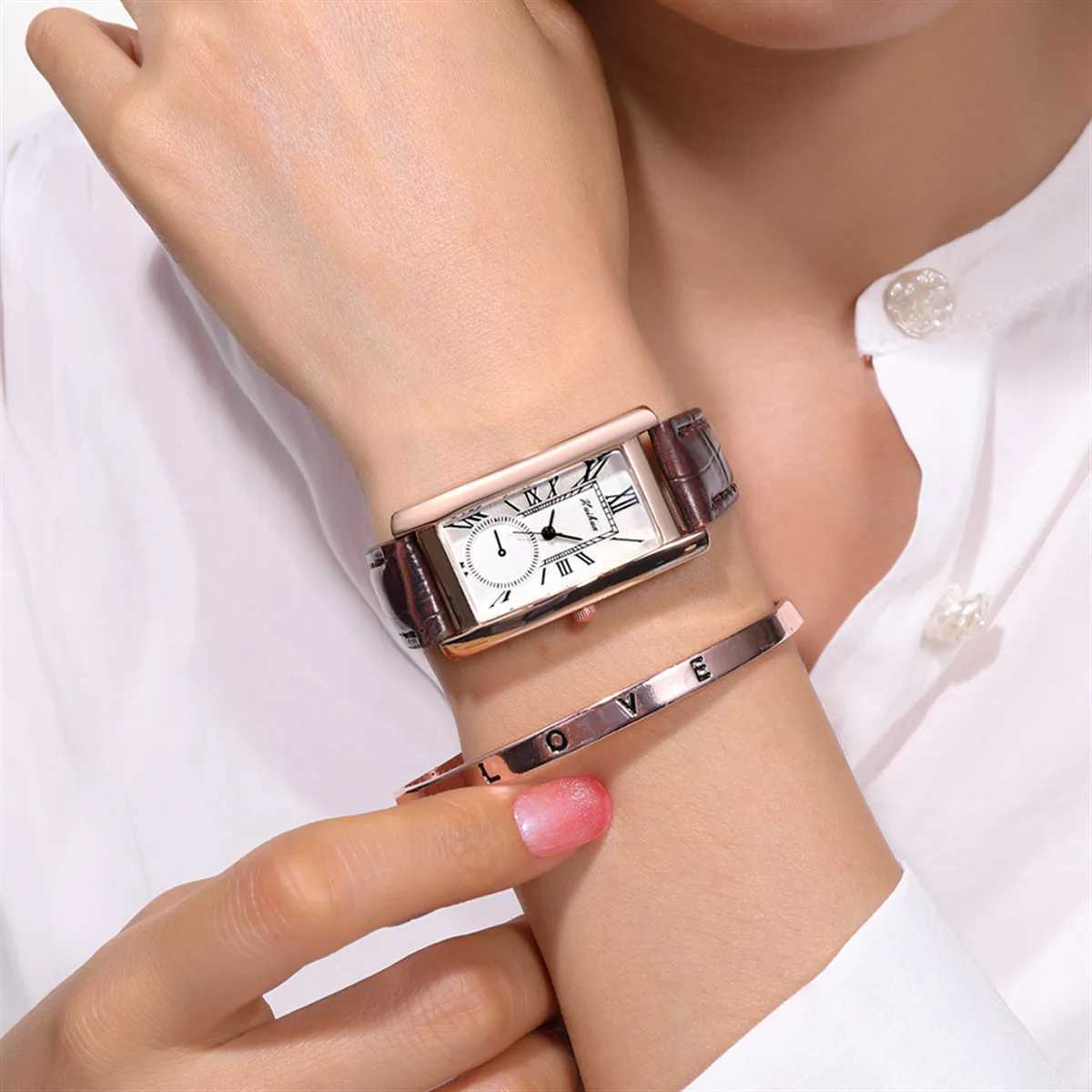 2023 New Fashion Thin Belt Womens Rectangular Quartz Leisure Roman Scale WomensXJ250304