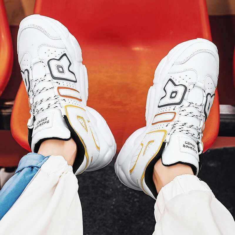 2024New Autumn and Winter New Top Leather Couple Casu al High Quality Designer Personalized Sports M en's Shoes